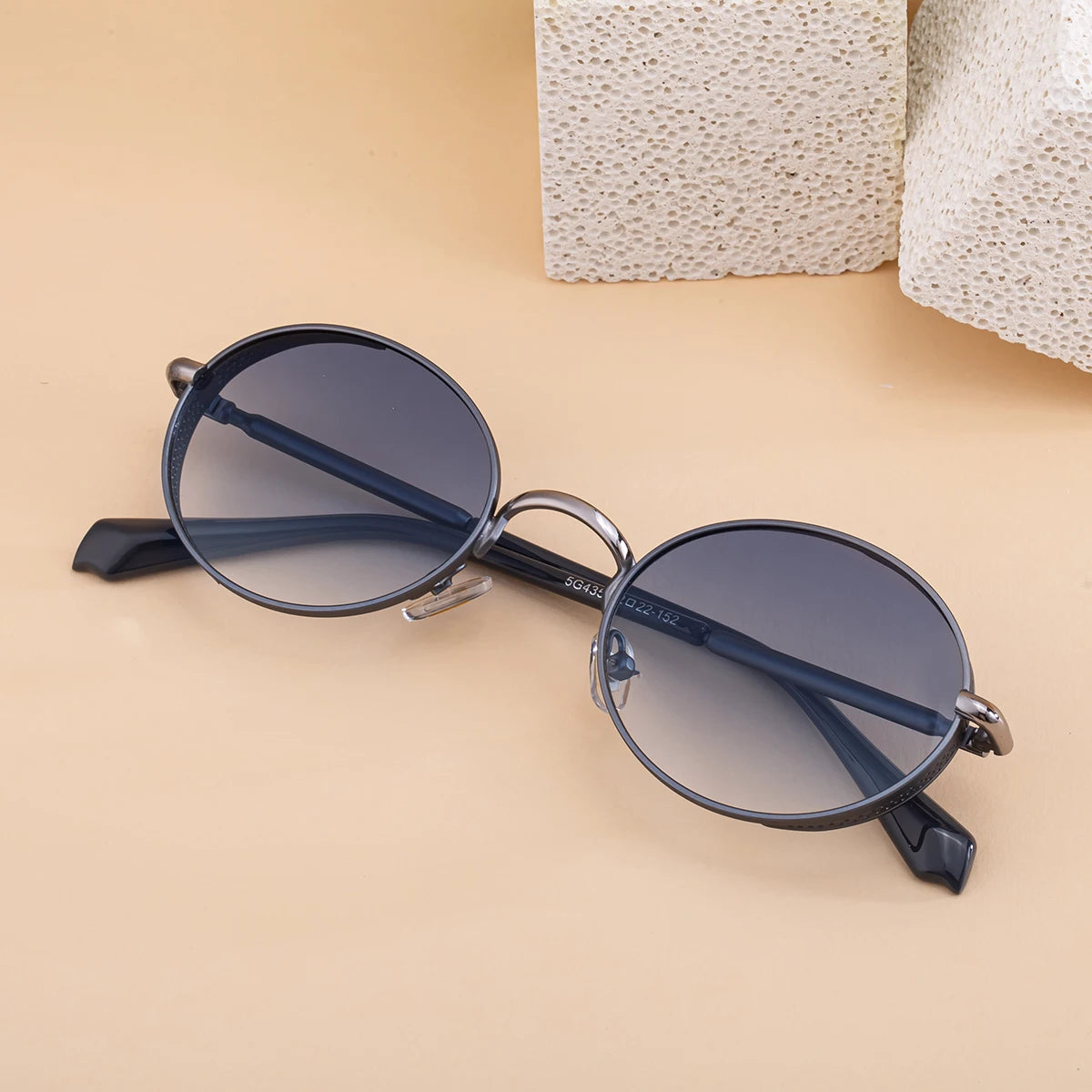 Designer Punk Style Oval Metal Frame UV400 Sunglasses for Women 