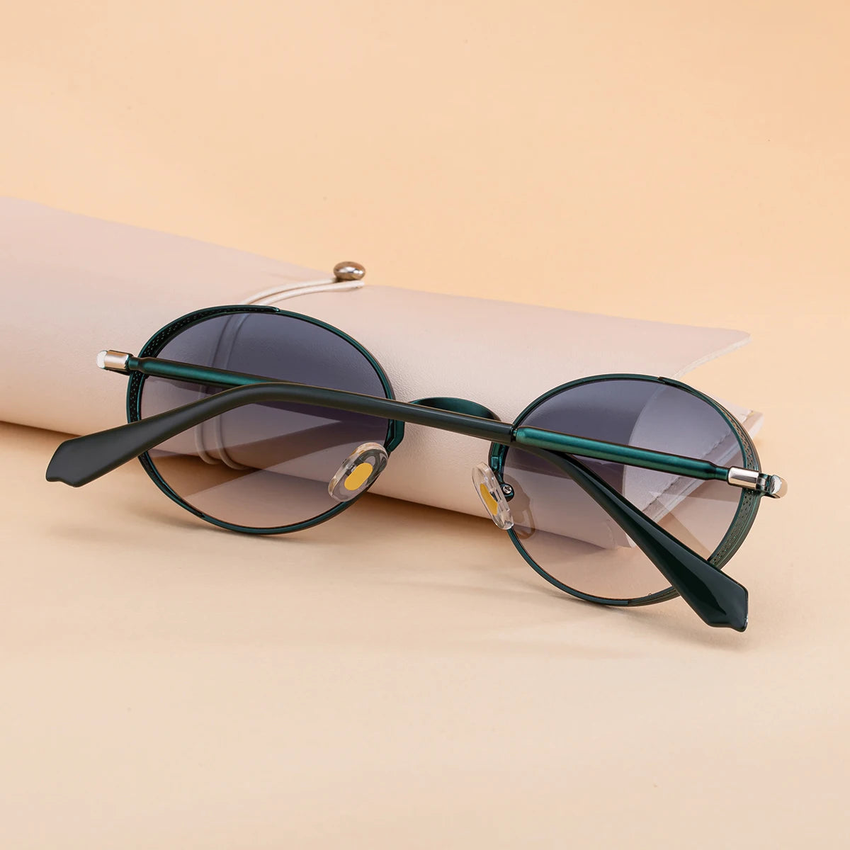 Designer Punk Style Oval Metal Frame UV400 Sunglasses for Women 
