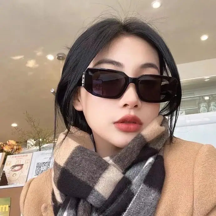 Designer Personality Rectangle UV400 Sunglasses for Women 