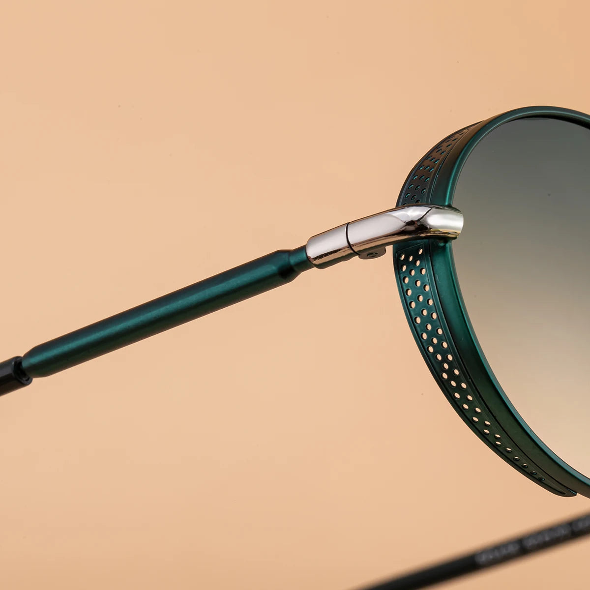 Designer Punk Style Oval Metal Frame UV400 Sunglasses for Women 