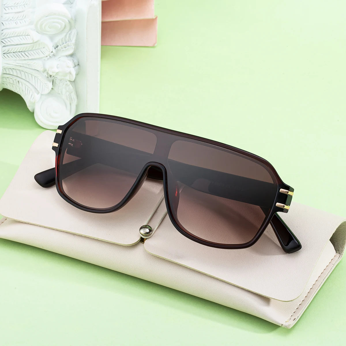 Designer One Piece Lens Square Frame UV400 Sunglasses for Women