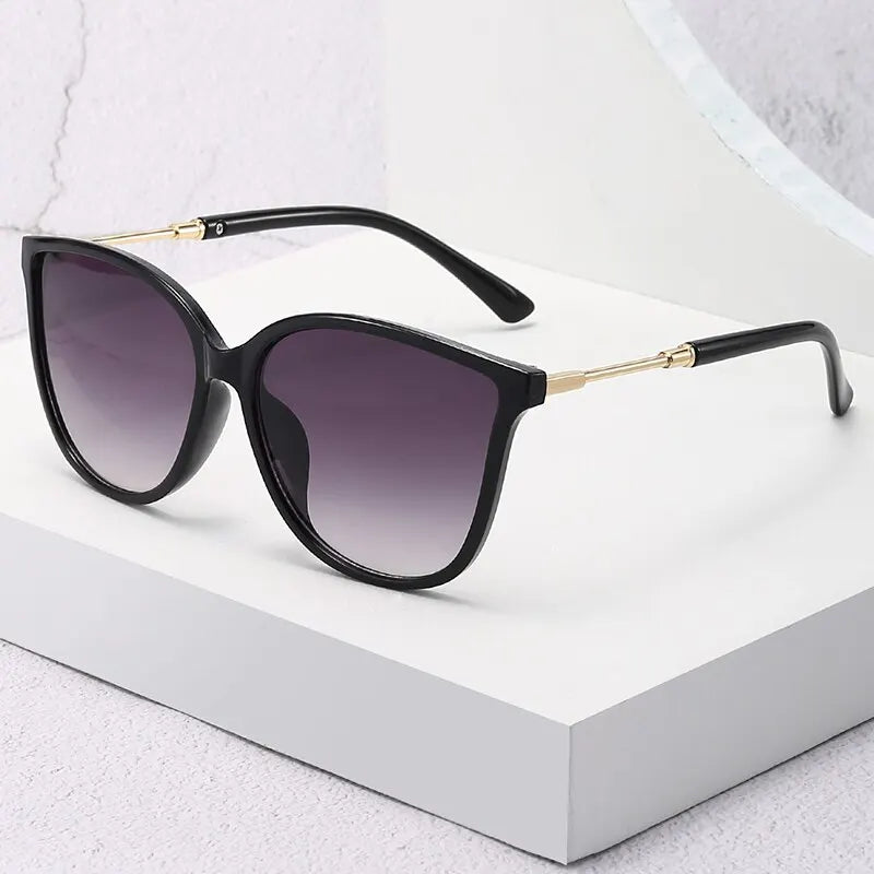 Chic Vintage Cat Eye Sunglasses for Women - Retro Designer Shades with UV400 Protection